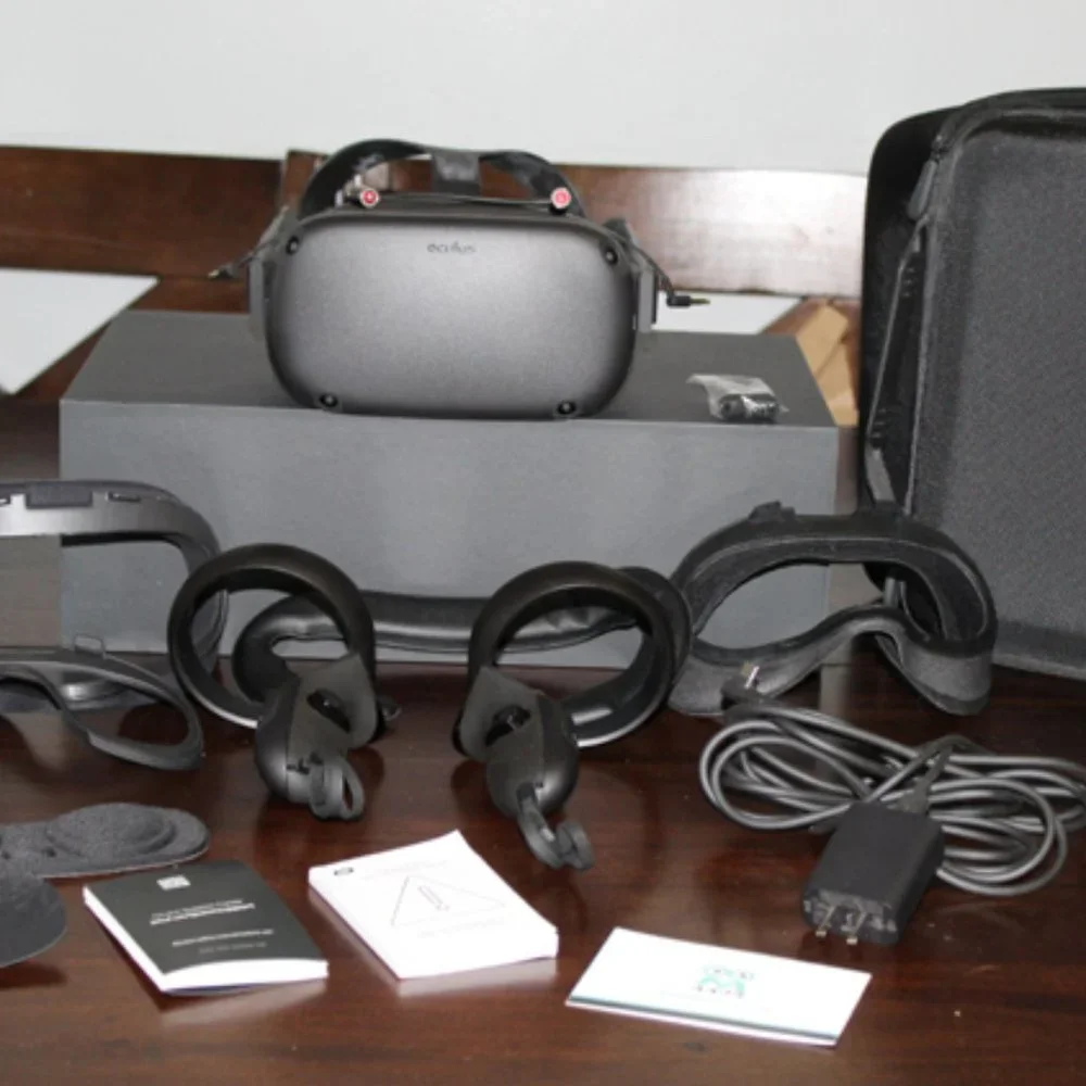 Oculus Quest Standalone Virtual Reality Gaming Headset Bundle - 128GB